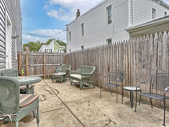 3rd image of 6785 Somerset St