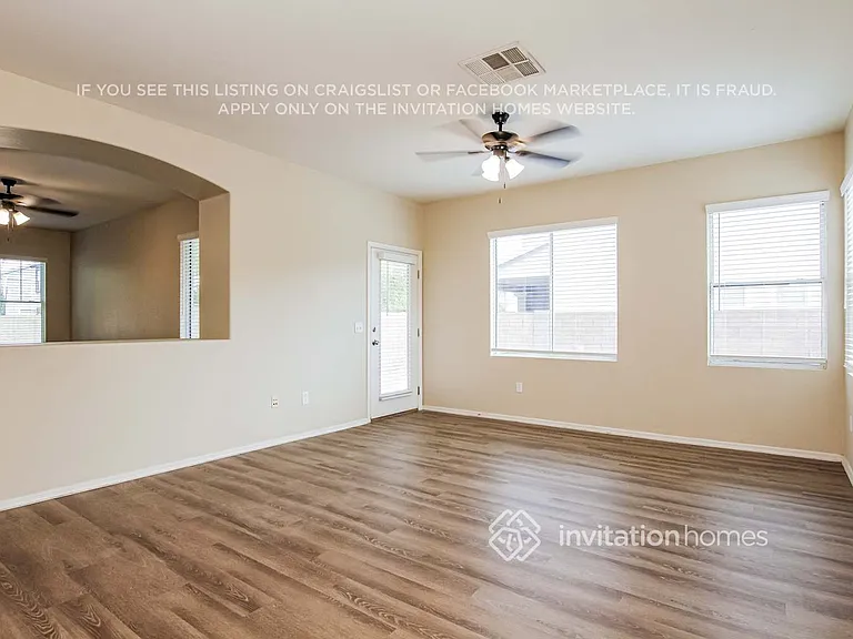 7421 S 40th Ln — Photo 6
