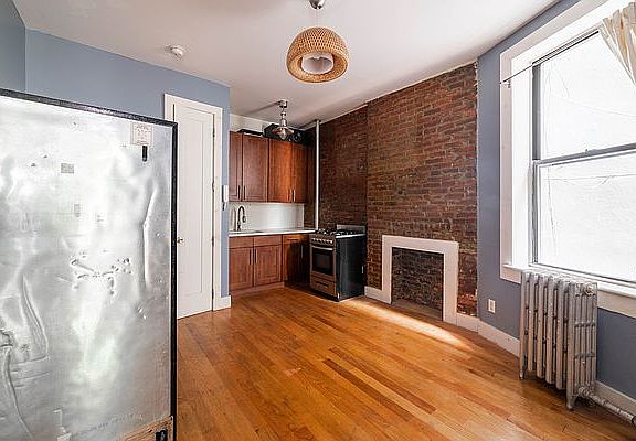 2nd image of 774 Franklin Ave APT 1B