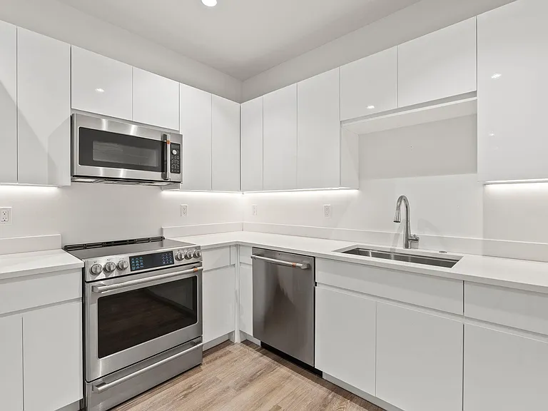 41 SW Seminole St #204 — Photo 12