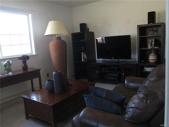5th image of 22 Stevens Ln