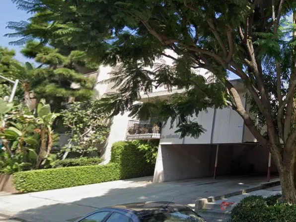 714 N Knoll Dr, West Hollywood, CA 90069