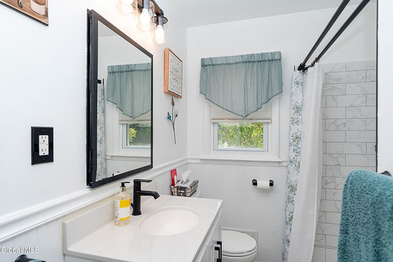 5th image of 2368 Pine Avenue