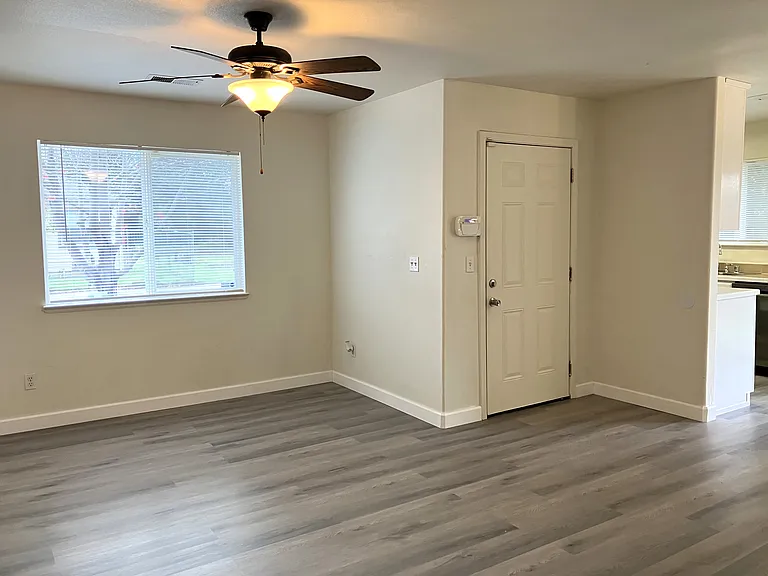 Font door...living area