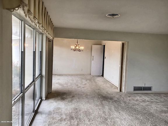 4th image of 80 Country Club Dr