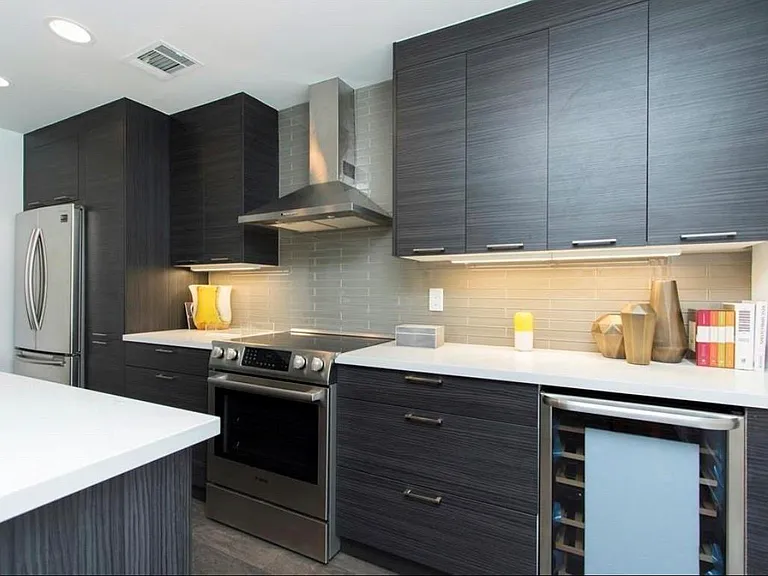 1410 Hyde Park Blvd #105 — Photo 3