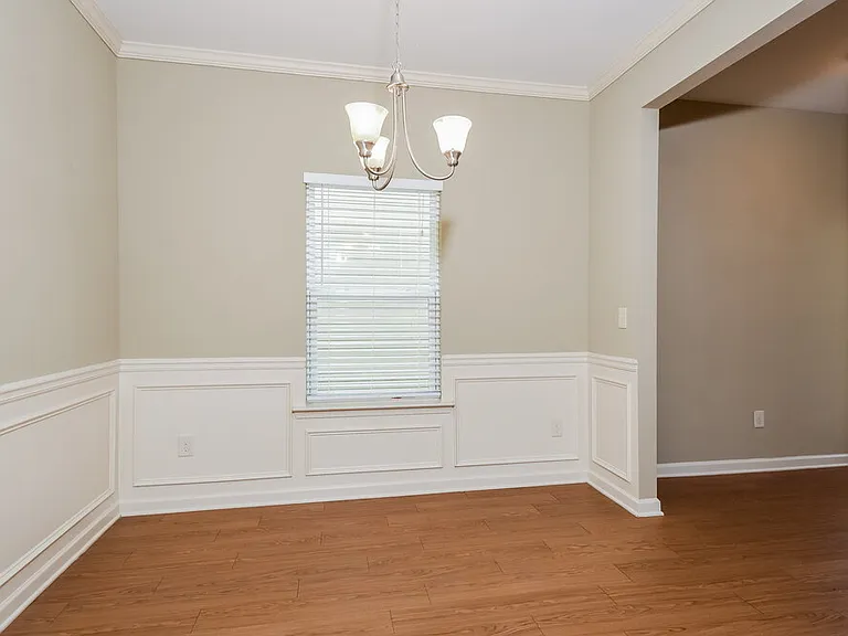 504 Hillcrest Cir — Photo 7
