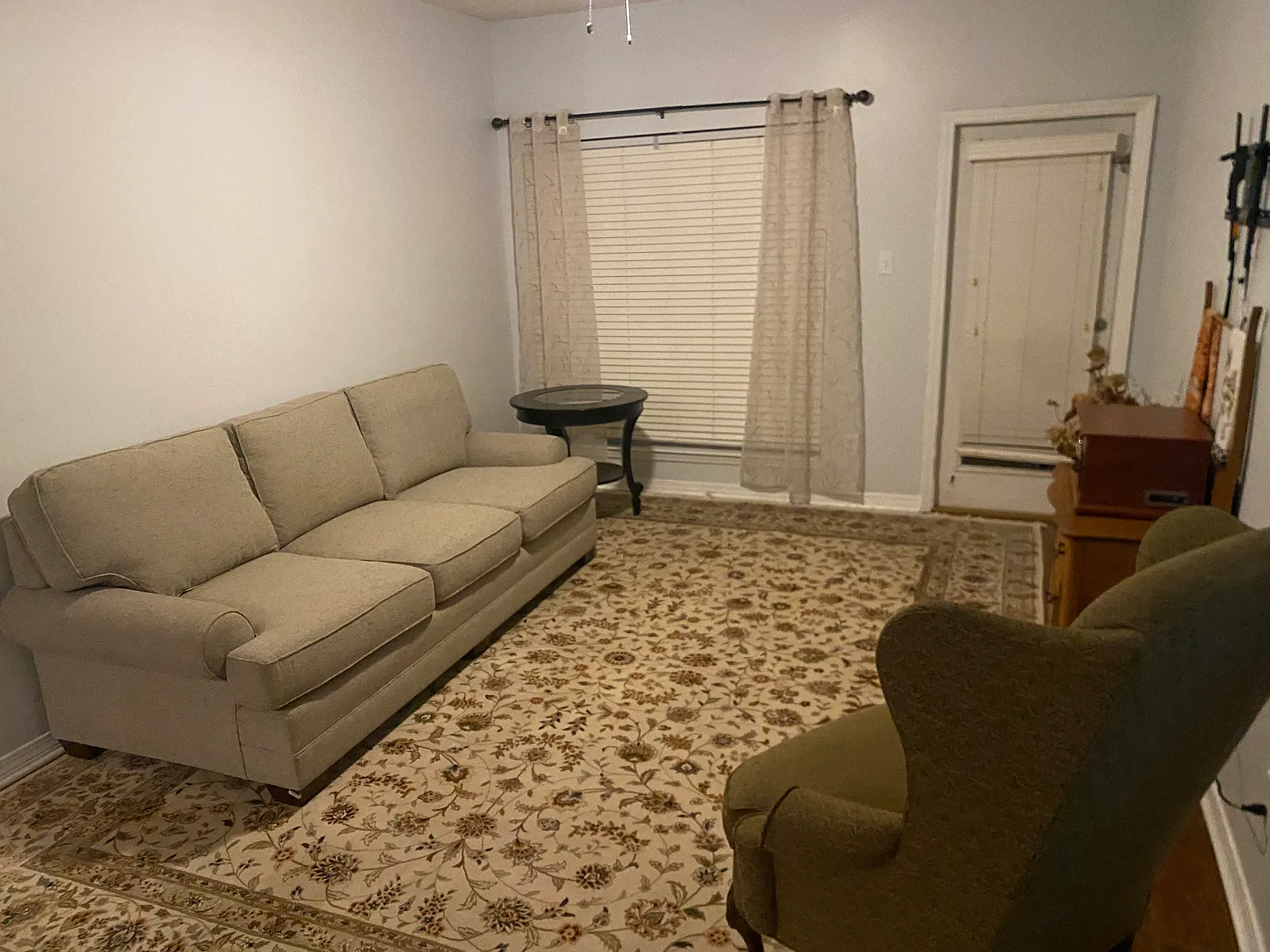 3 bed, 1185 sqft, $1,900 — Photo 3