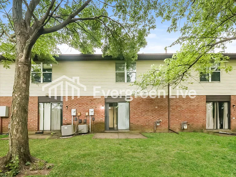 2465 Cross Village Dr — Photo 14