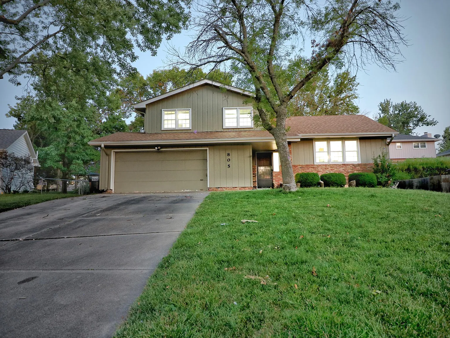 3 bed, 2.5 bath, 2105 sqft, $2,400 — Photo 1