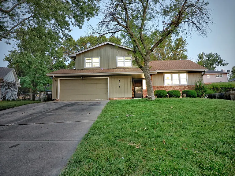 805 Buckboard Blvd — Photo 1
