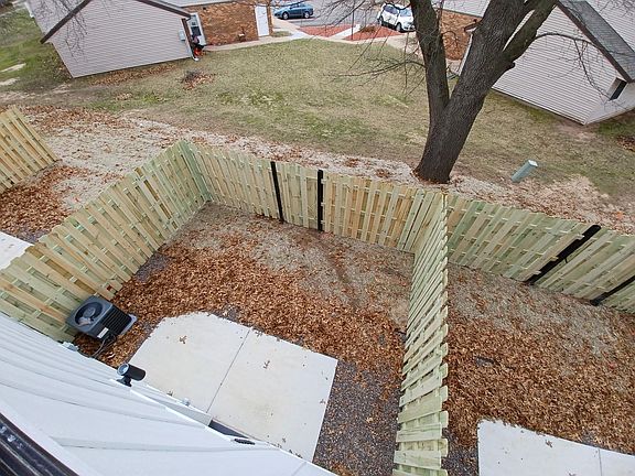 15'x20' fenced in yard