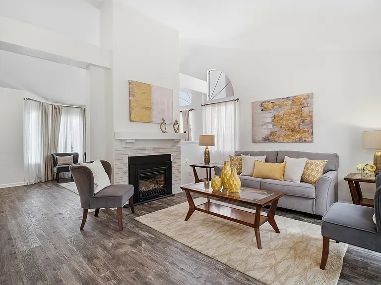263 Sandstone Dr — Photo 3