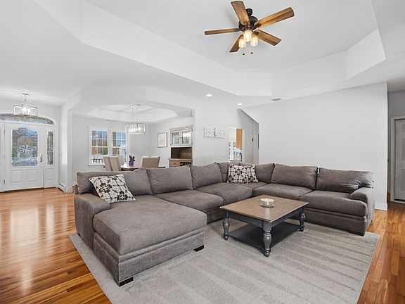 5th image of 56 Old Lyman Rd