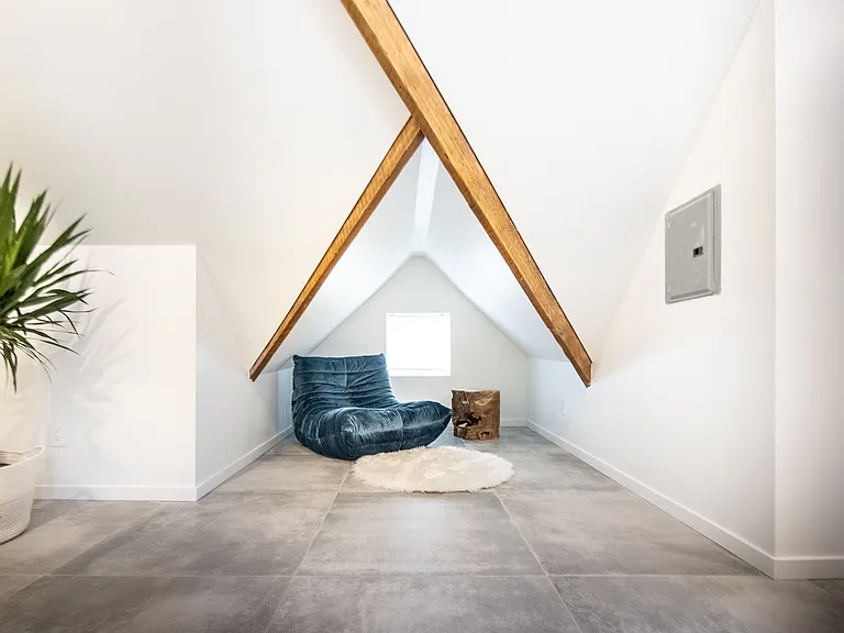794 Queens Ave #3 — Photo 9