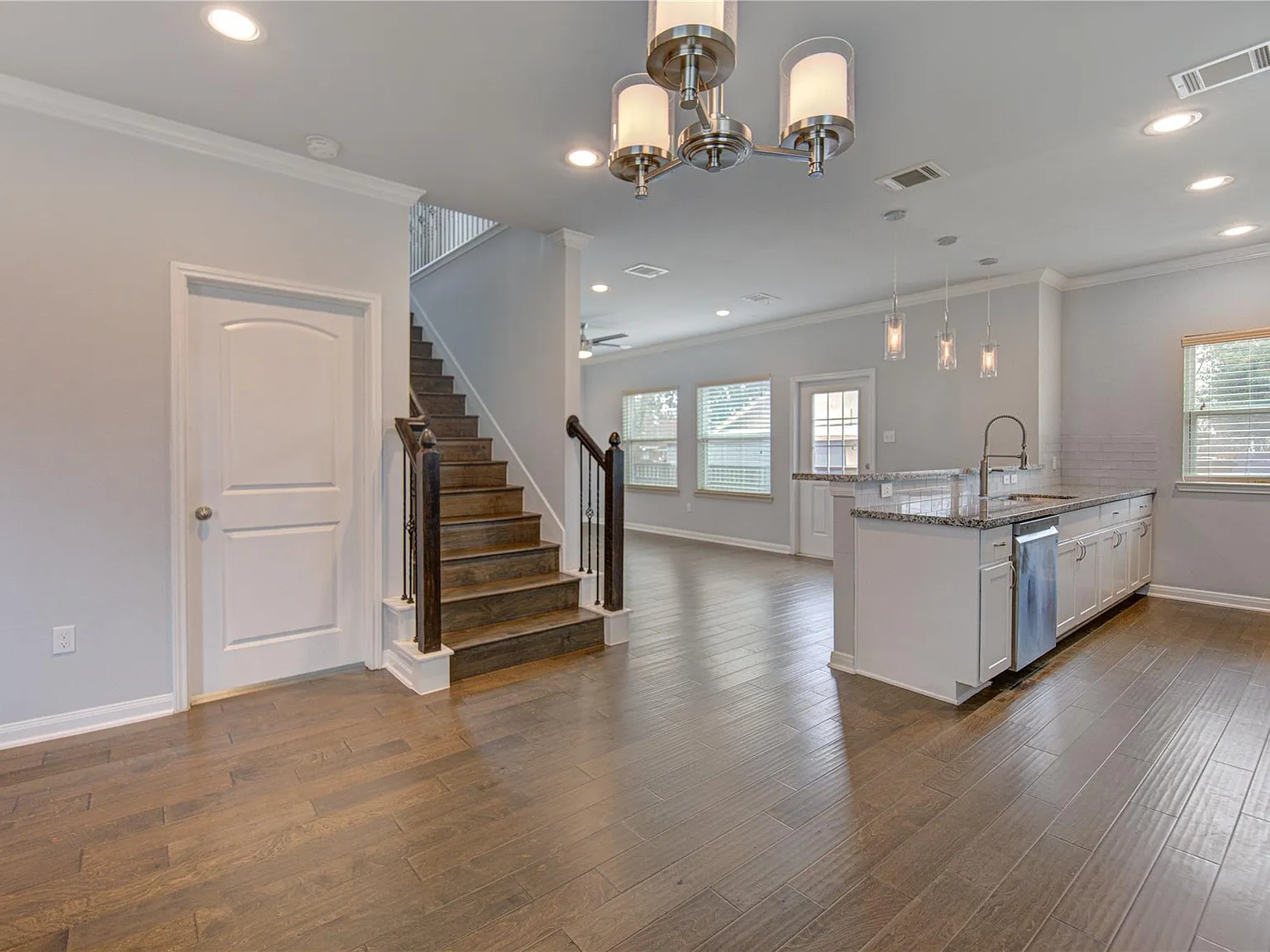 3 bed, 3.0 bath, 1637 sqft, $2,200 — Photo 3