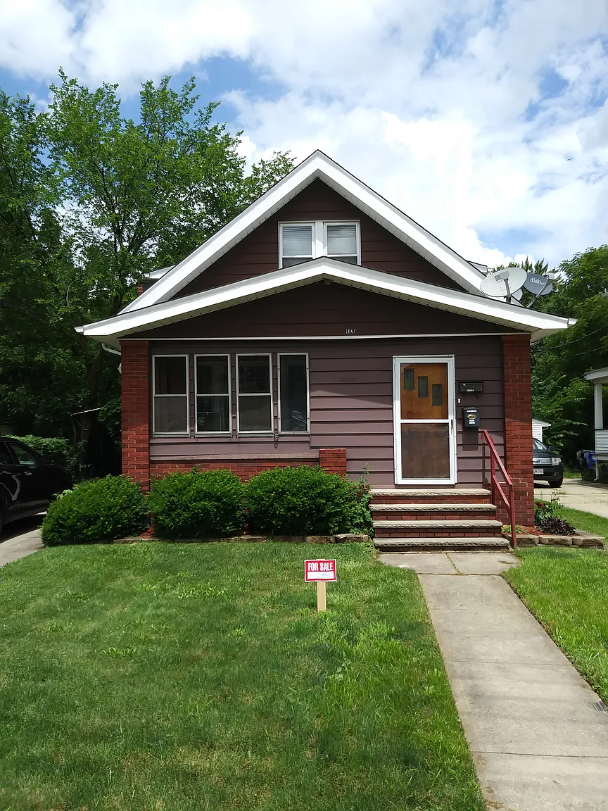1720 Spring Rd photo 1