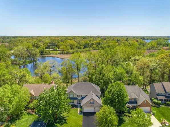 207 Lions Ct, Lake Zurich, IL 60047