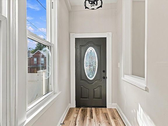 3rd image of 227 Retreat St