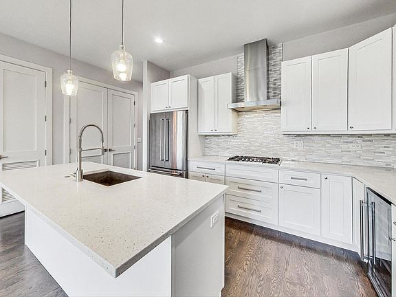 3rd image of 2825 N Halsted St #3S