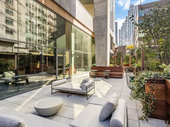 196 Willoughby Street image 7 of 19