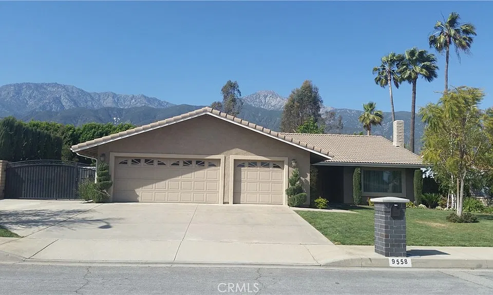 9558 Apricot Ave