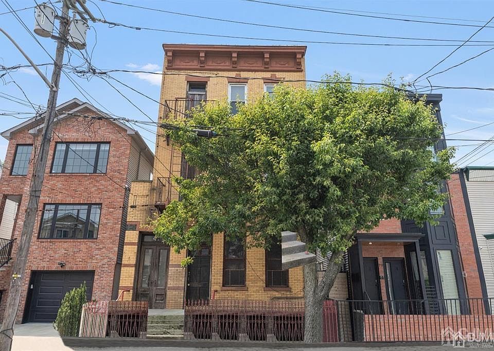 1st image of 17 Leonard St