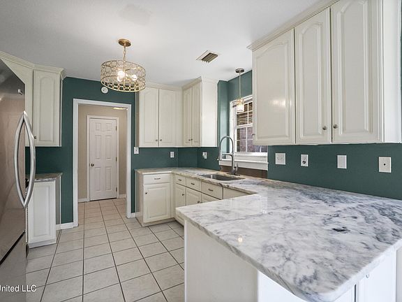 4th image of 8004 Martin Bluff Rd