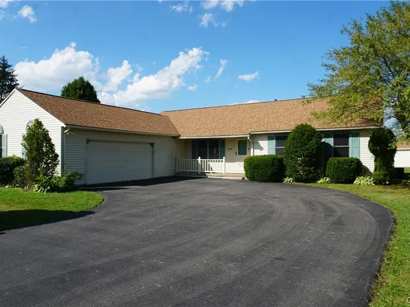 6113 Rossland Cir, Cicero, NY 13039