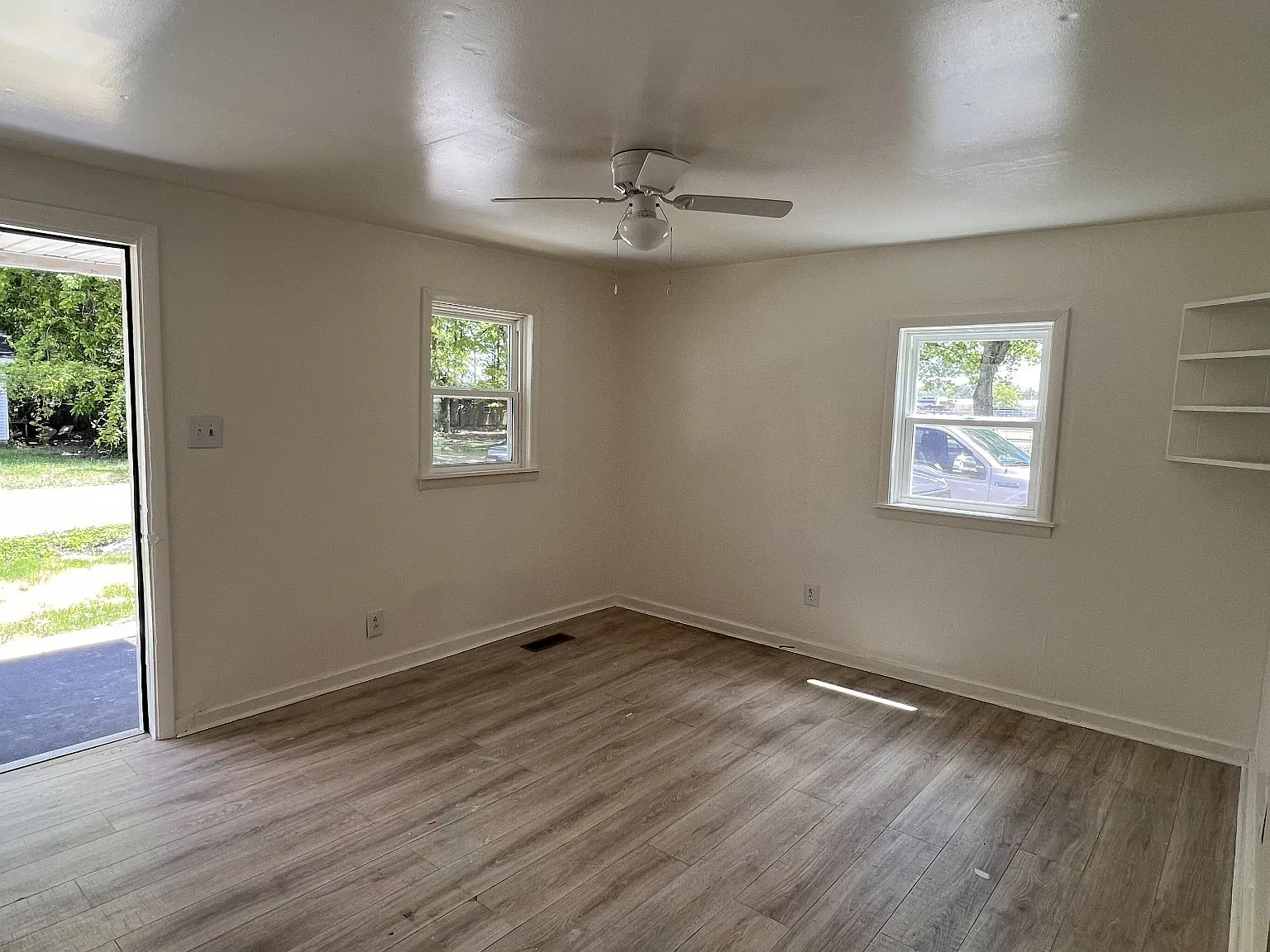 2 bed, 1.0 bath, 924 sqft, $1,200 — Photo 3