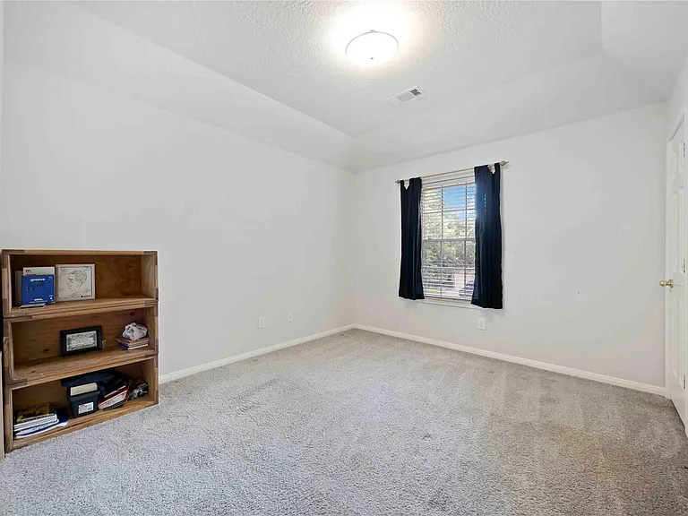 13611 Delacey Ln — Photo 23