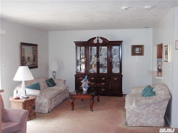 3rd image of 16 Cambridge Dr W #16