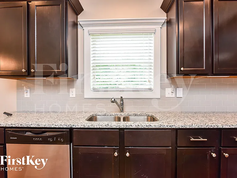 2101 Braswell Ln — Photo 6