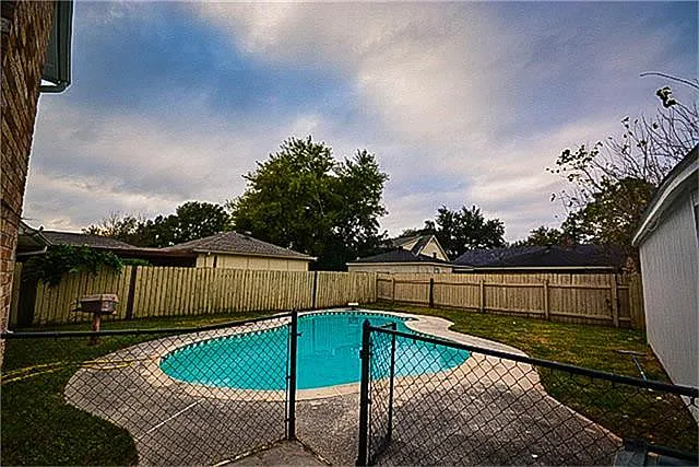 2814 Field Line Dr — Photo 29