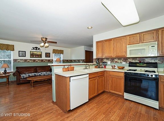 3rd image of 2360 Woodside Dr