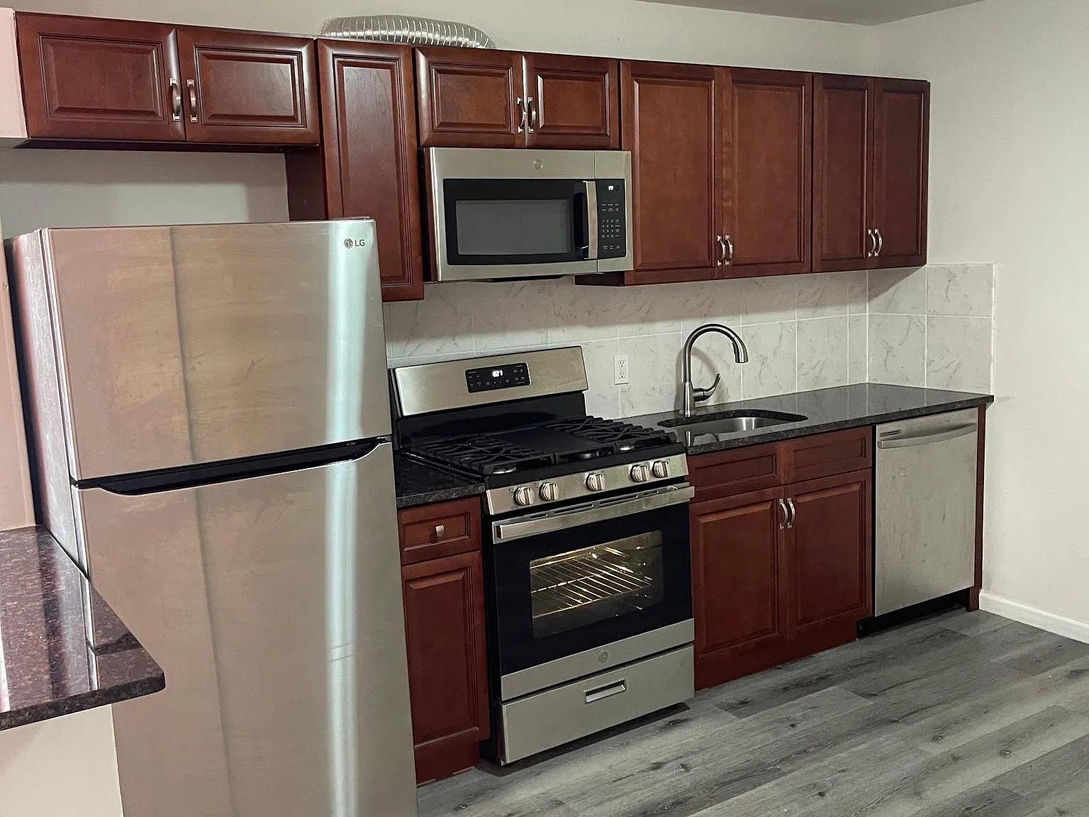 1227 Jackson St — Photo 2