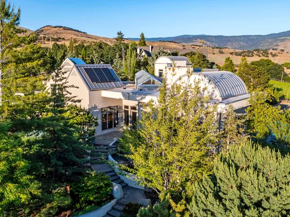 786 Pompadour Dr, Ashland, OR 97520