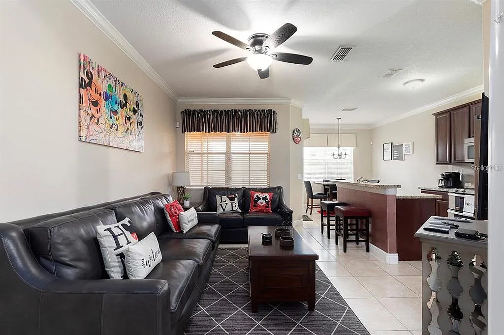 3 bed, 2.5 bath, 1685 sqft, $2,400 — Photo 2