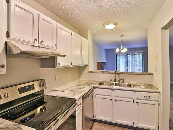 3rd image of 623 Idlewood Ln APT D