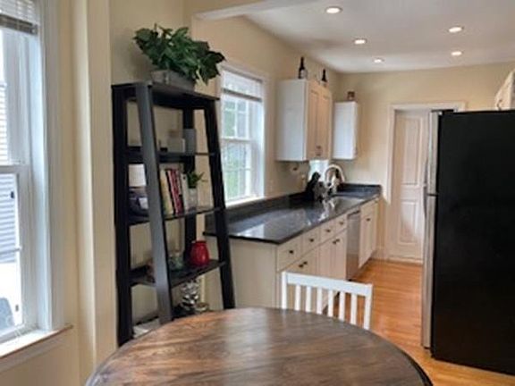 4th image of 33 Berlin Ave #1