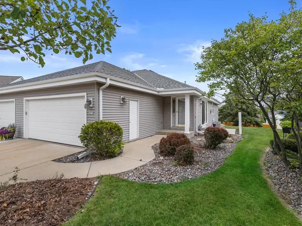1874 Woodview CIRCLE #31-2, Port Washington, WI 53074