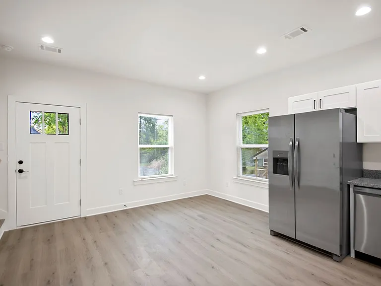212 S Park St — Photo 5