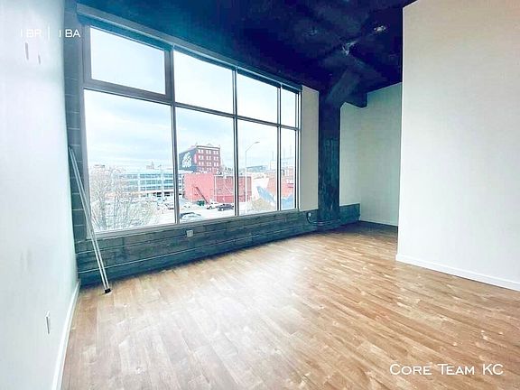 5th image of 1723 Walnut St #201