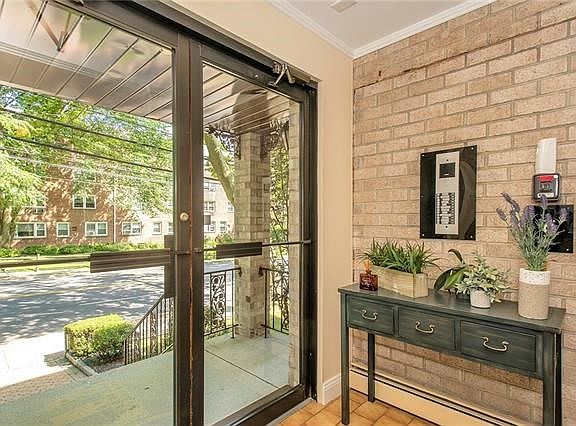 4th image of 507 White Plains Rd APT 3C