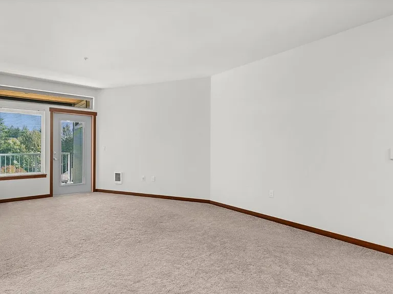 Latitude 47 — Photo 12