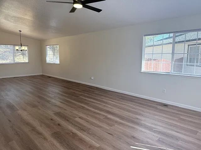 5 bed, 2273 sqft, $2,700 — Photo 4