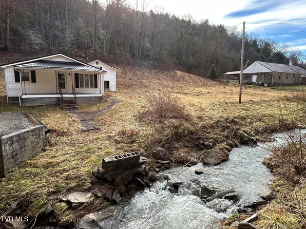 5750 N Fork Rd, Pound, VA 24279