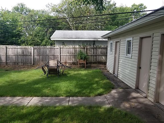 3rd image of 1021 22nd Ave NE #1