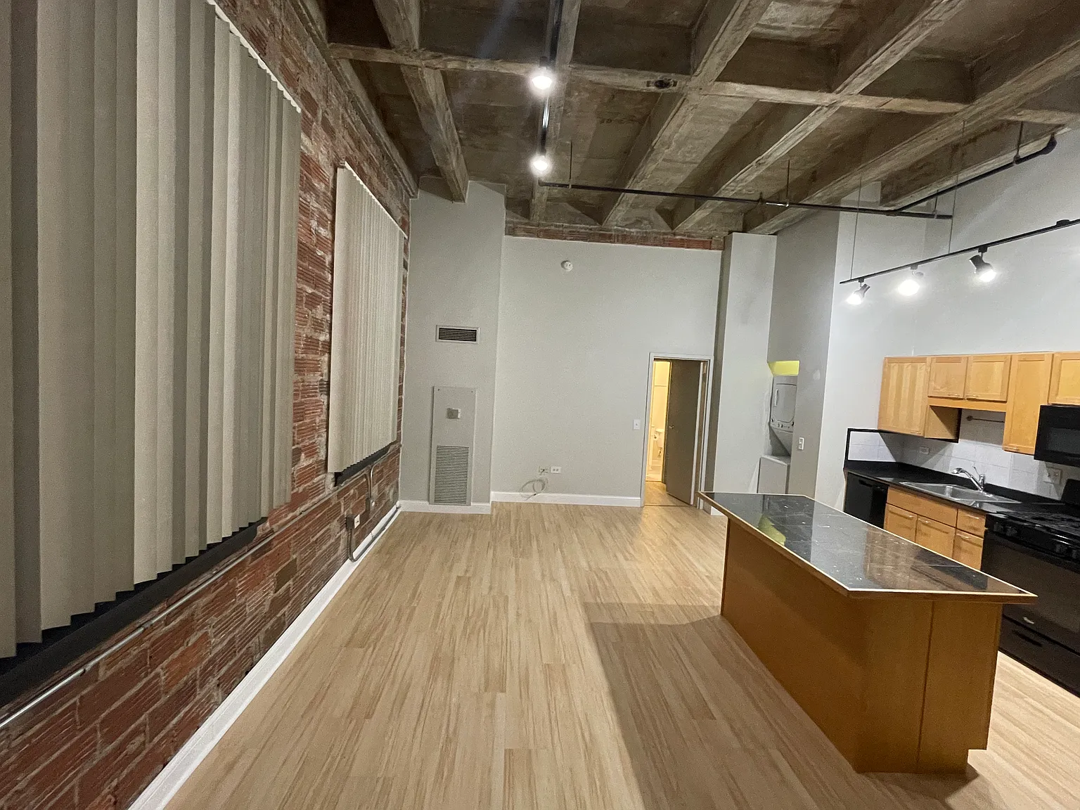 20 N State St — Photo 3