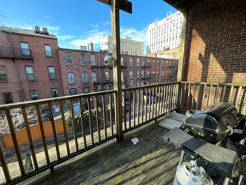 3 bed, 1200 sqft, $5,200 — Photo 4